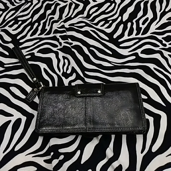 Coash Wristlet Wallet Purse - Picture 2 of 8